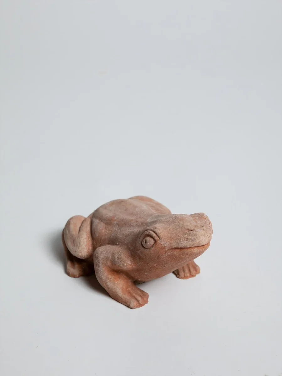 Frog Statue - Terracotta